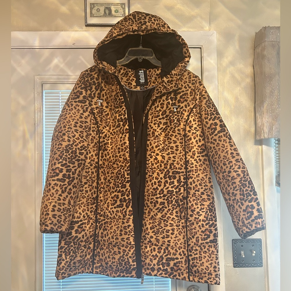 Details INTL brand women’s winter coat